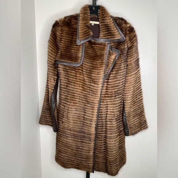 Biscote Mink Coat 🌟 - Picture 3 of 6